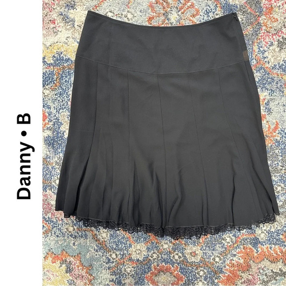 🛍️3/$40 Danny B  Black Fit and Flare Skirt with nude Floral Accent Lined Large - Picture 2 of 6